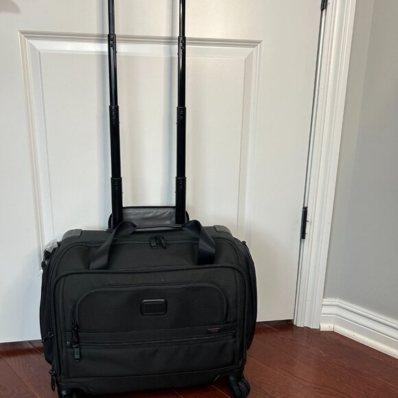 Tumi Alpha 2 - 4 Wheeled Compact Duffel Black NWT - Picture 4 of 8